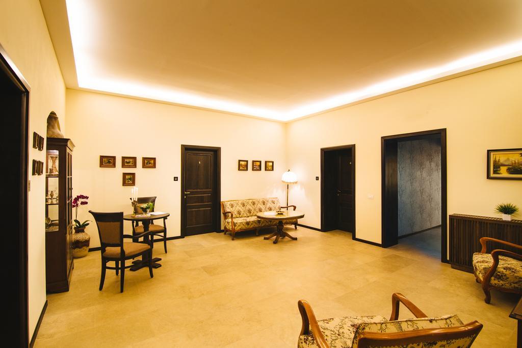 فندق Karlhof Sebeş المظهر الخارجي الصورة